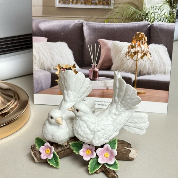 Home Interiors White Porcelain Doves - Picture 1 of 6